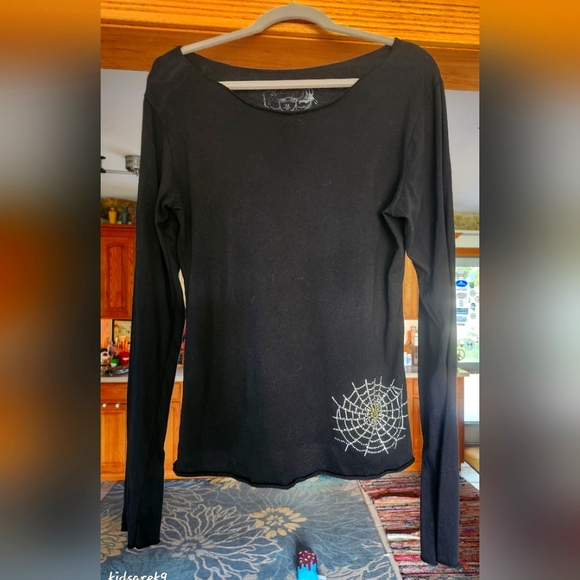 Beautiful beaded spider 🕷 web LS shirt. 🖤 - Picture 1 of 8